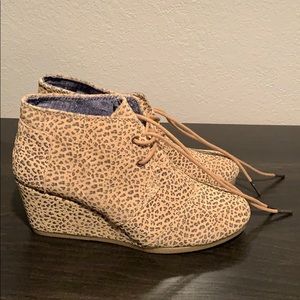 Toms leopard print wedges